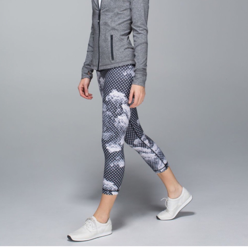 *SOLD* Lululemon Wunder Under Crop II - Picture 1 of 8